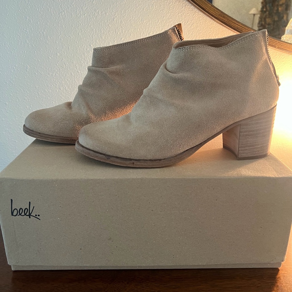 Beek Women's Tan Suede Heeled Boots